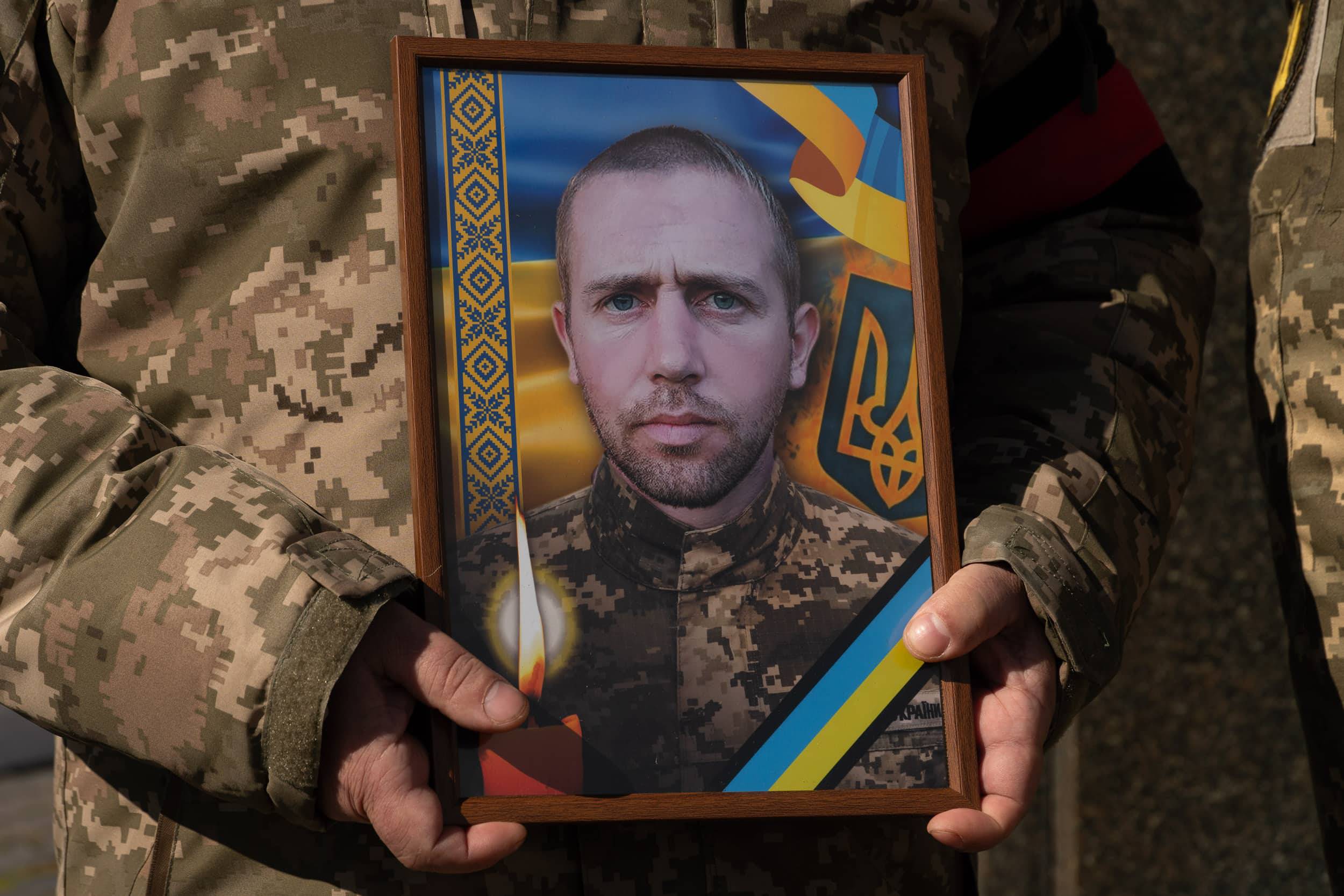 Із загиблим воїном, 31-річним солдатом Сергієм Нестеренком попрощалися сьогодні в Ужгороді