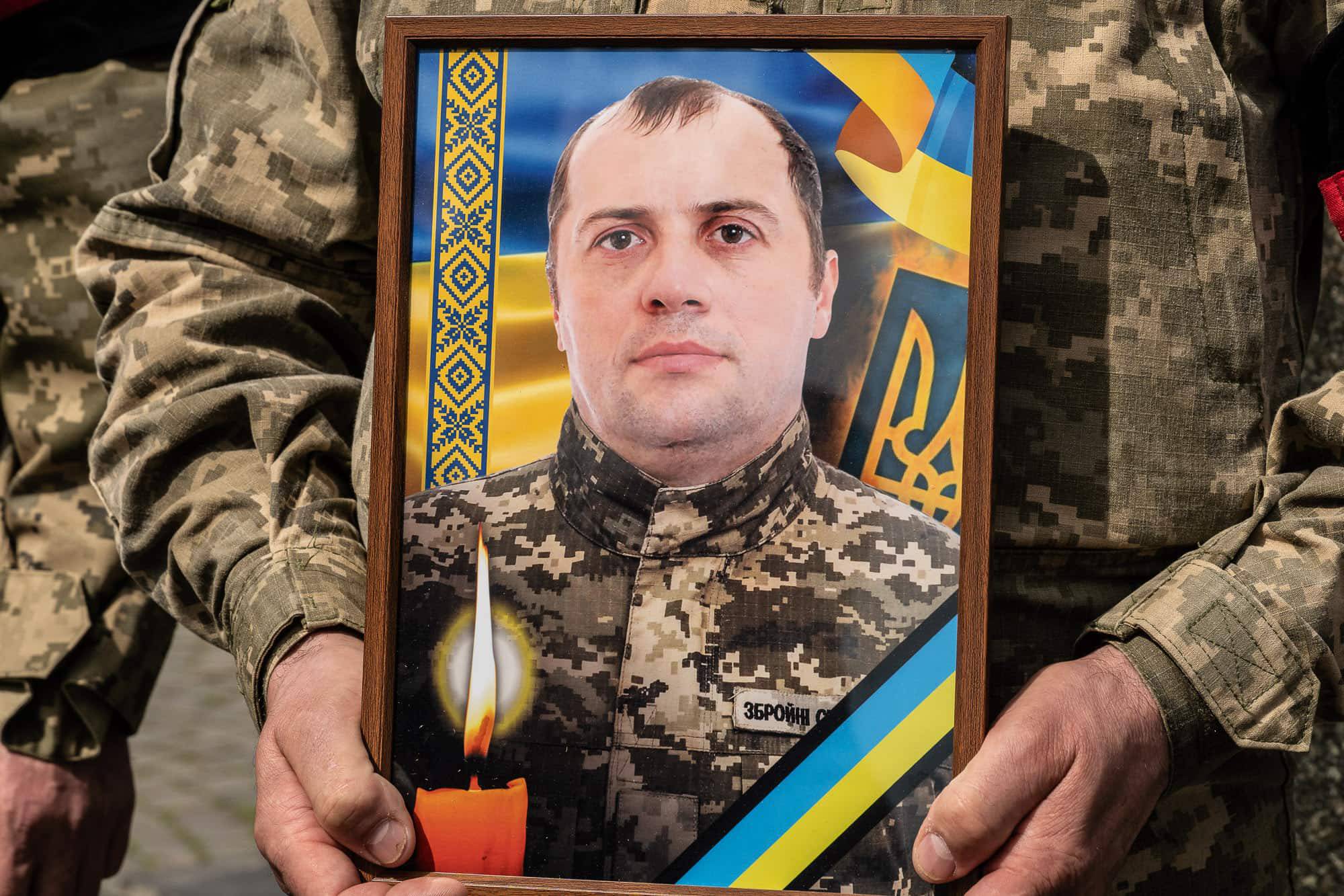 Ужгород сьогодні попрощався із 41-річним головним сержантом Міланом Бабілою