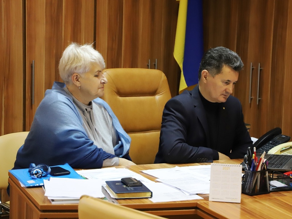 Посадовці Ужгородської міської ради долучилися до онлайн-круглого столу між керівниками міських, сільських, селищних рад Закарпаття і Чехії