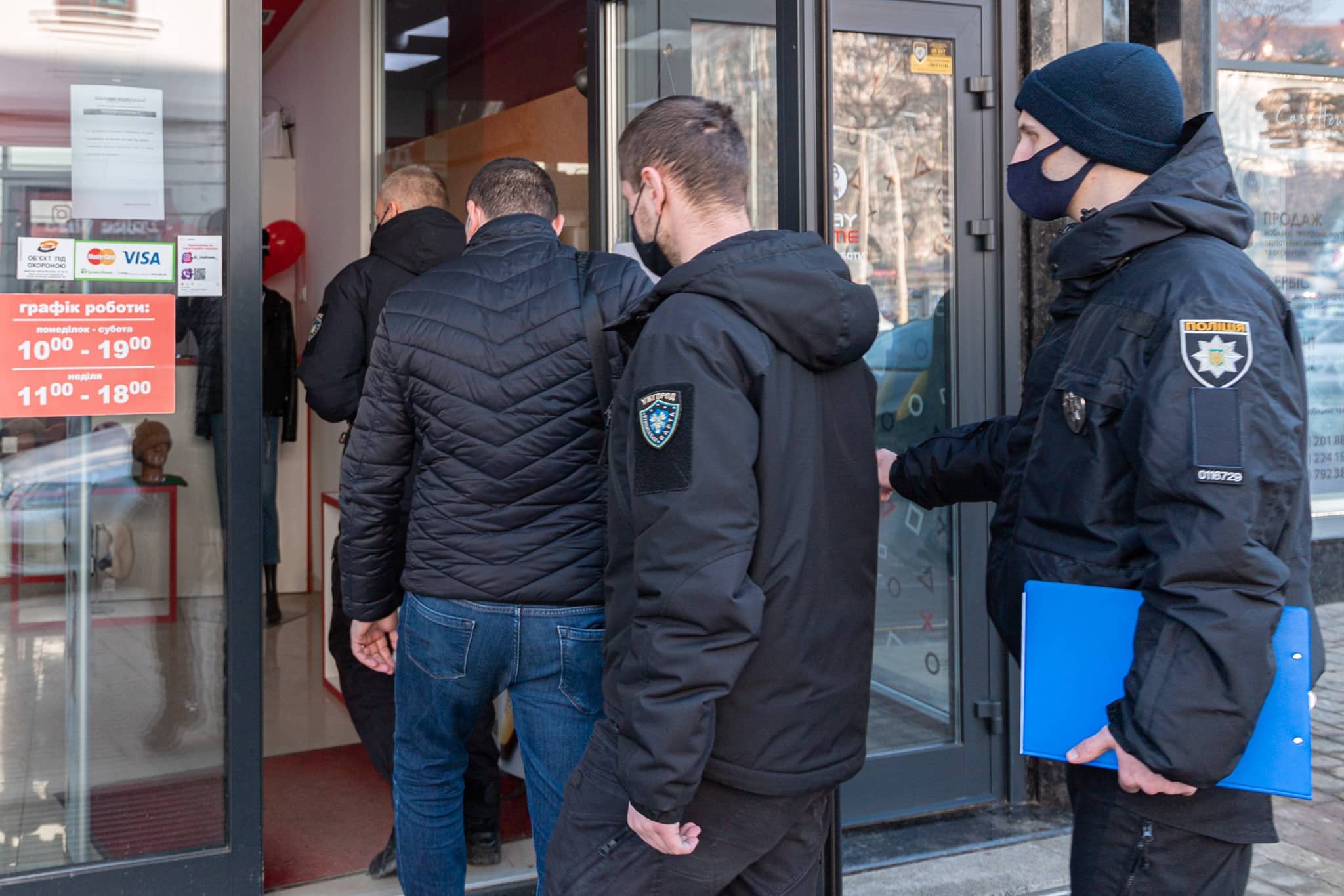 145 перевірок дотримання карантинних вимог провели 2-4 березня в Ужгороді спільні рейдові групи