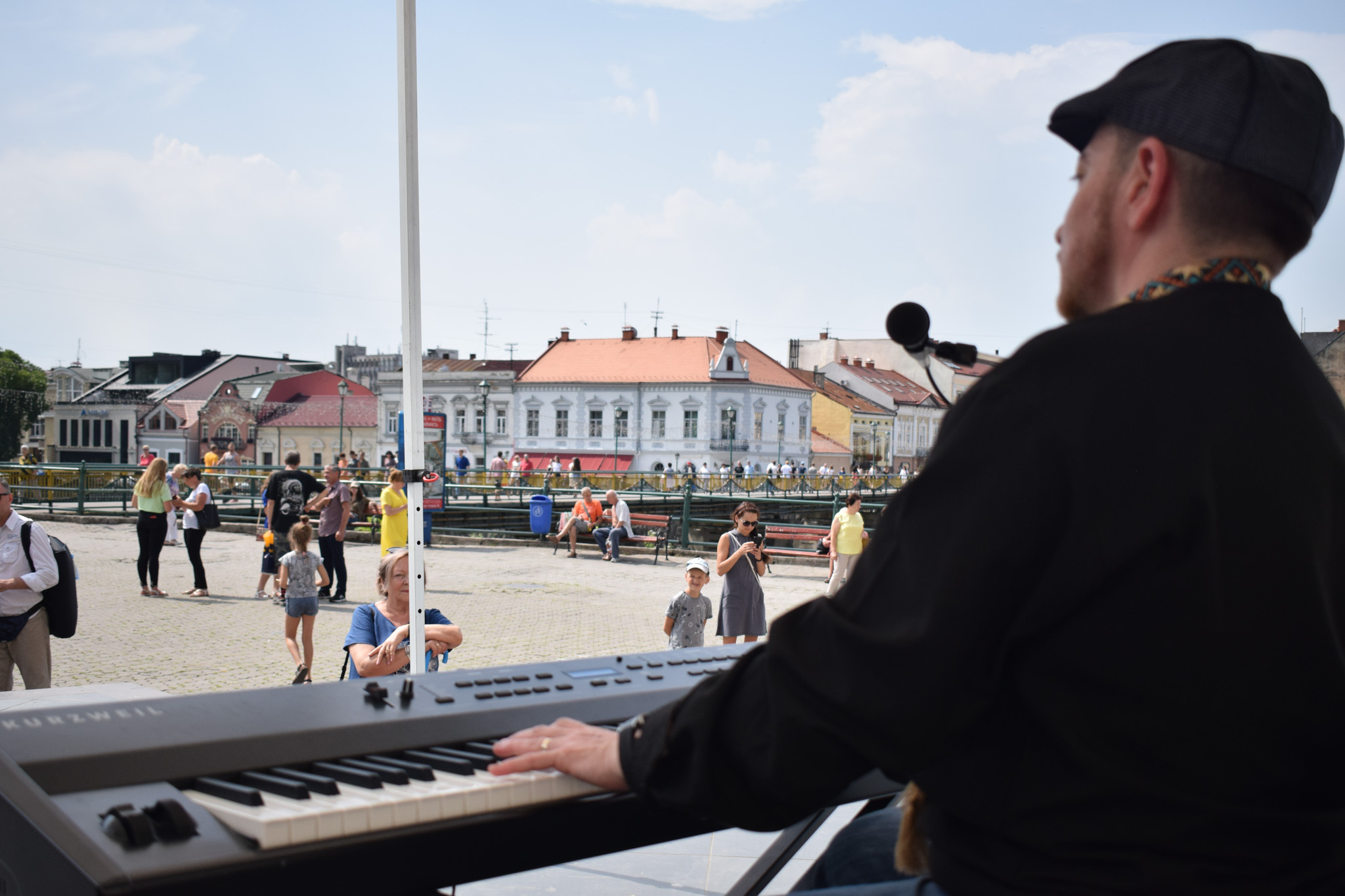 10-годинний концерт-інтерв'ю на встановлення Рекорду України в центрі Ужгорода дає піаніст-віртуоз Майк Кауфман-Портніков 