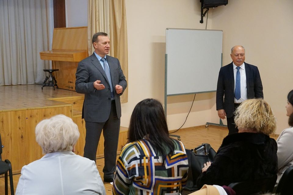 В Ужгороді відбулося навчання для лікарів та медсестер усіх шкіл, НВК та дитячих садків міста щодо коронавірусу COVID-2019