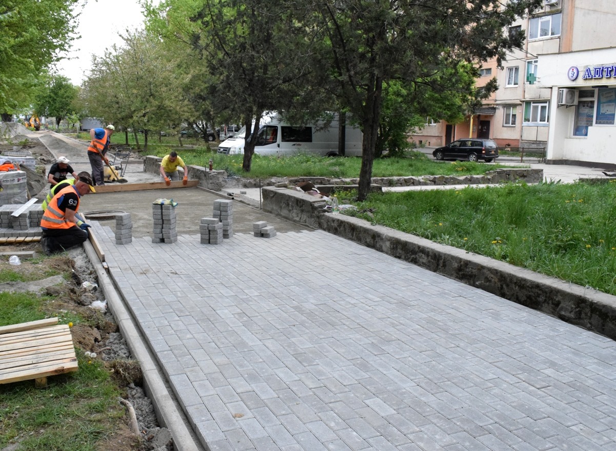 Триває капітальний ремонт вулиці Капушанської в Ужгороді