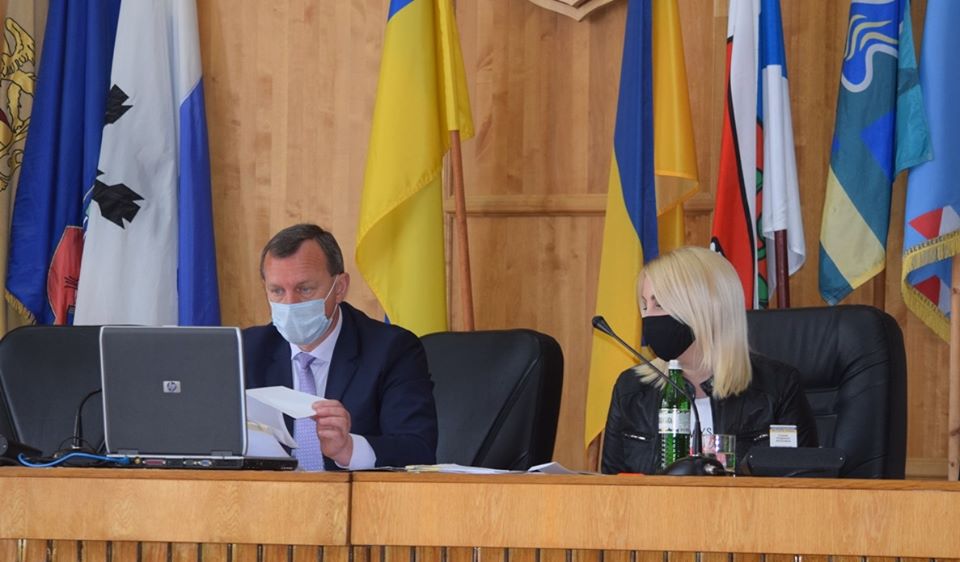 На позачерговій сесії Ужгородської міськради прийняли ряд рішент для протидії коронавірусу