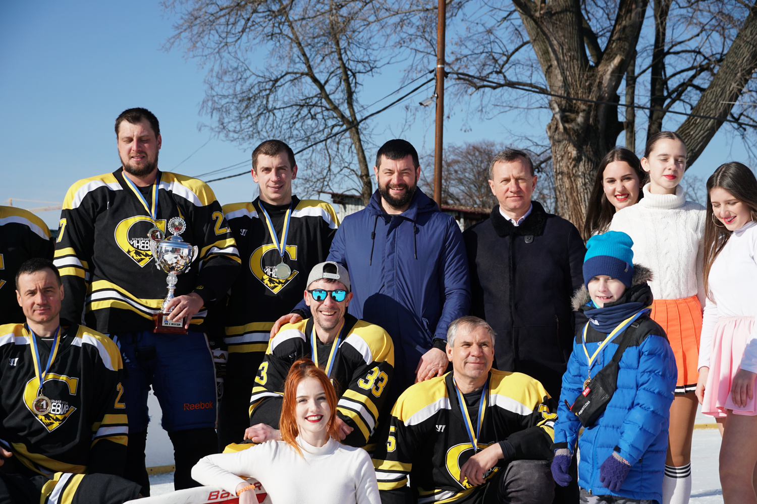 В Ужгороді визначили чемпіона Закарпаття з хокею – ХК “Синевир” виборов “золото” видовищних змагань