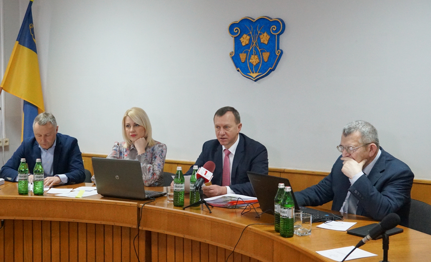 Виконком Ужгородської міськради: ухвалили закріплення територій обслуговування за закладами освіти й підтримали талановиту молодь