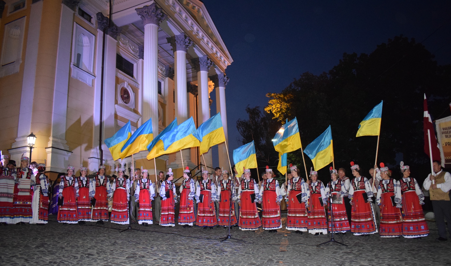 Ужгород першим привітав Україну з Днем Незалежності!