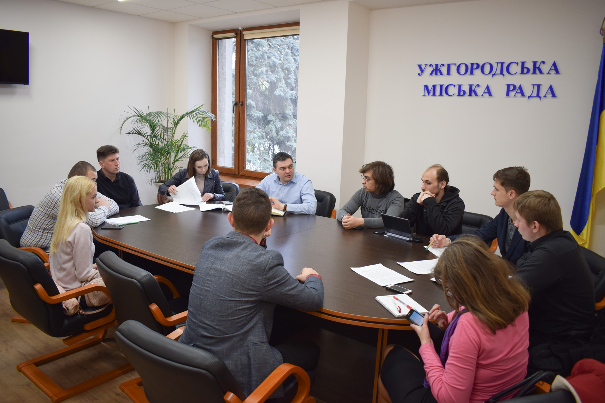 В Ужгородській міській раді з лідерами молоді обговорили реалізацію молодіжних ініціатив 
