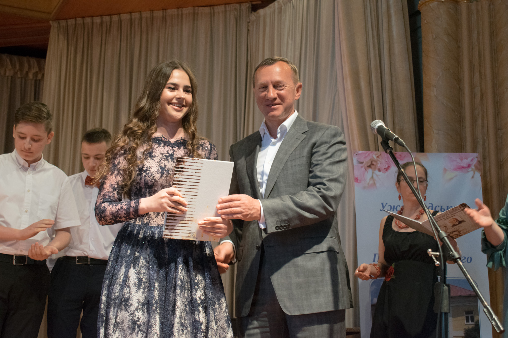 Міський голова Богдан Андріїв привітав випускників дитячої музичної школи