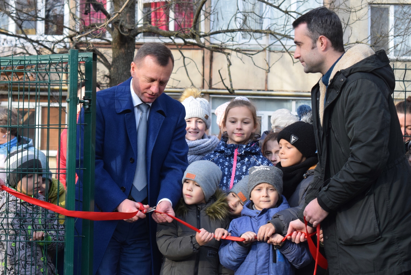 В Ужгороді відкрили дитячий майданчик, реалізований у рамках бюджету громадської ініціативи