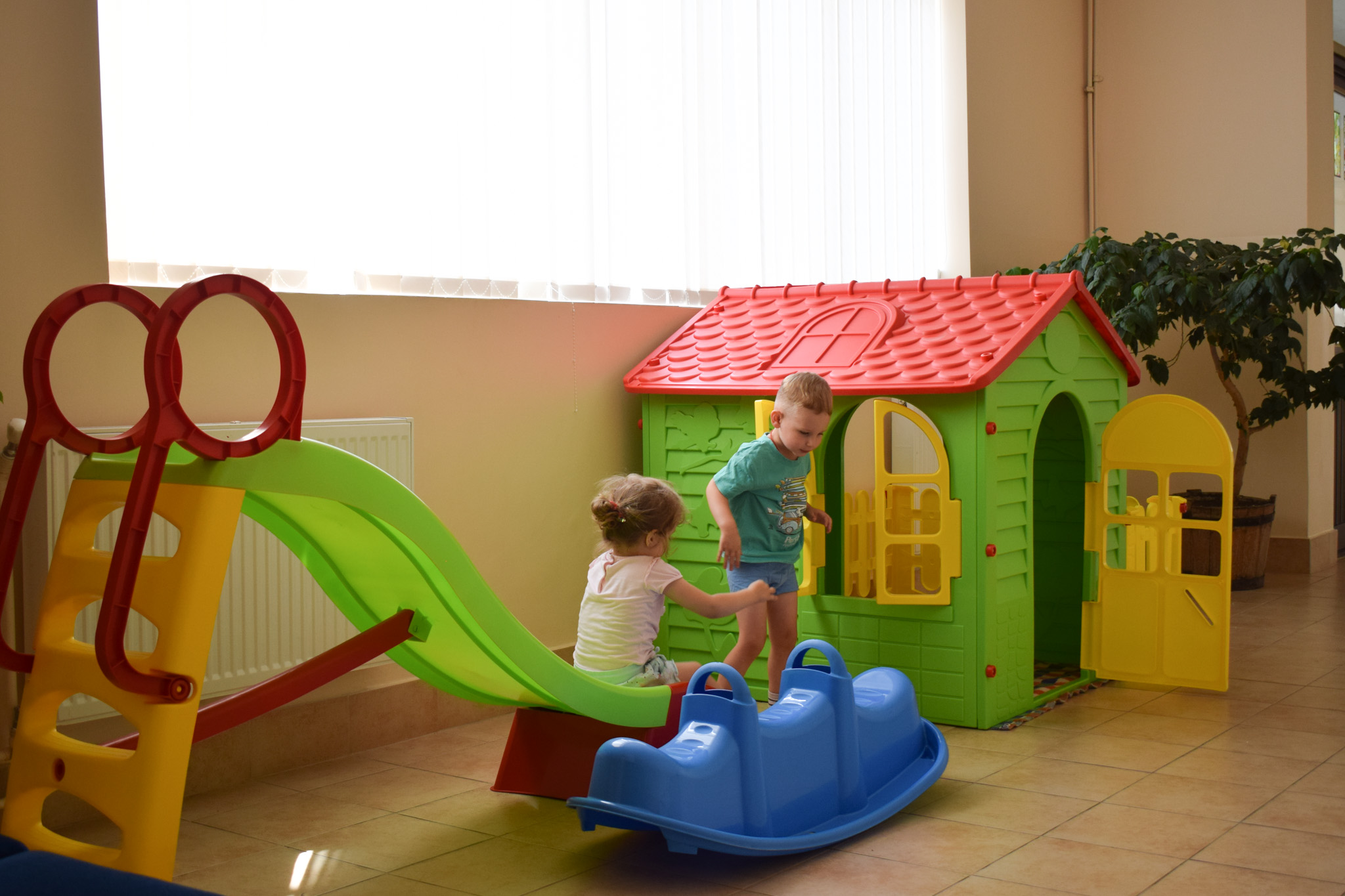 В Ужгородській міській дитячій лікарні встановили новий ігровий куток для маленьких пацієнтів
