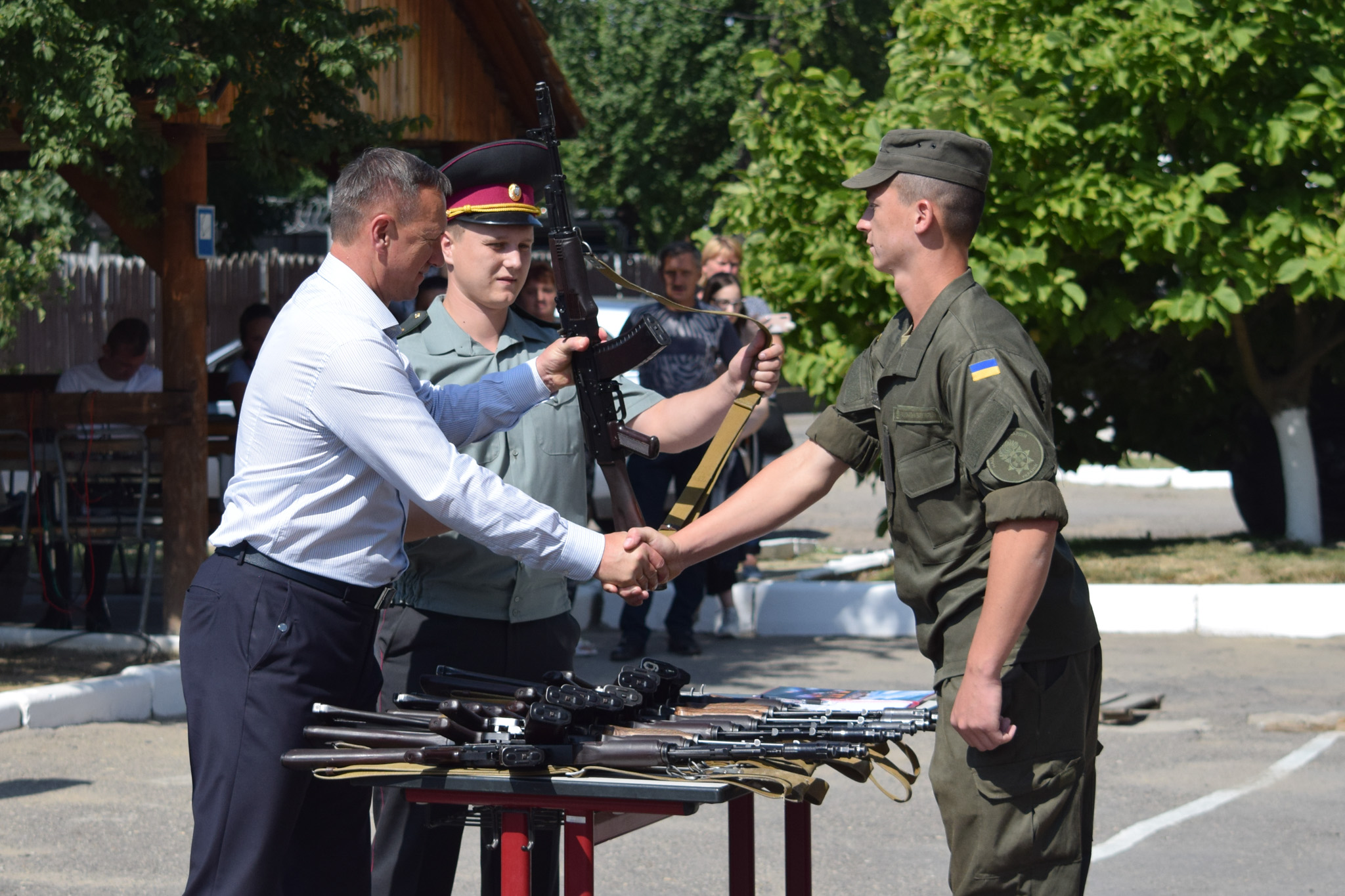 В Ужгороді вручили  зброю бійцям нового поповнення військової частини Національної гвардії