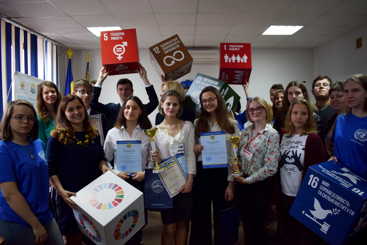 Команда «Коліжанки» ужгородської школи №2 - переможниця міських учнівських дебатів