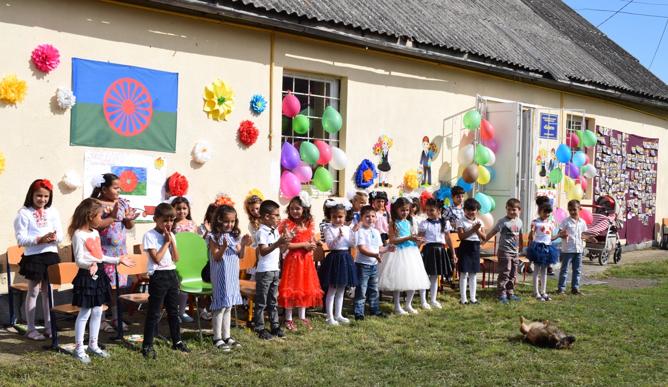 В Ужгороді 30 ромських дітей підготували цього року до 1 класу у соціальному центрі благодійного фонду «Благо»