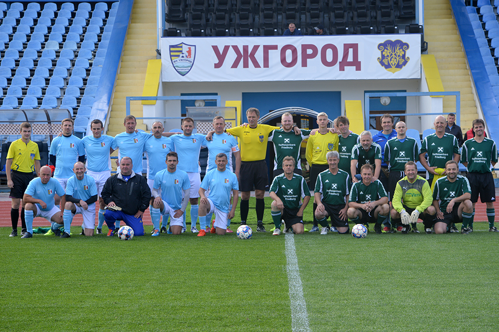В Ужгороді відбувся товариський матч між командами групи здоров’я, працівниками  міської ради та Федерації футболу Закарпаття