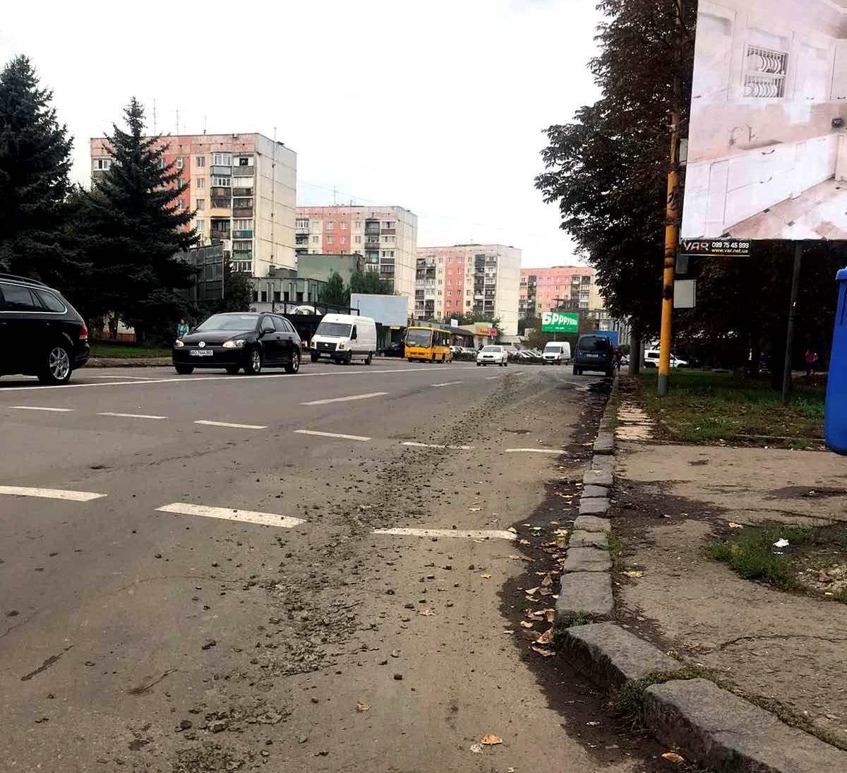 Розчин бетону знову розлили на вулицях Ужгород