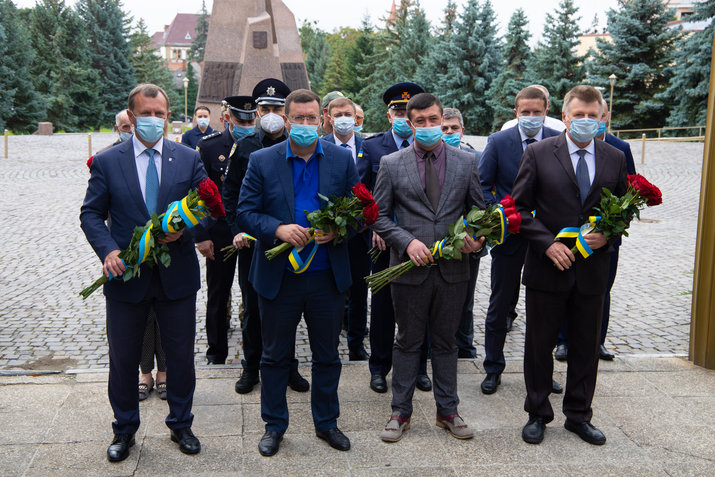В Ужгороді відбулося покладання квітів із нагоди 75 річниці закінчення Другої світової війни