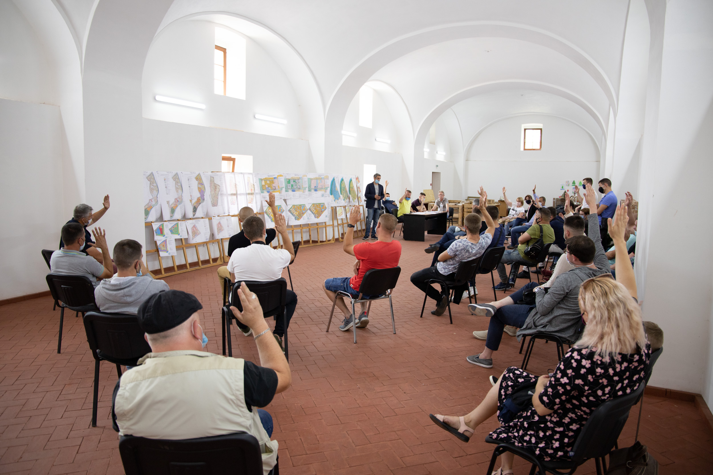 В Ужгороді відбулися громадські слухання щодо майже десятка проєктів містобудівної документації