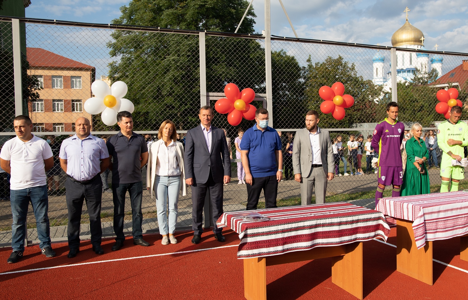 В Ужгороді відкрили ще один новий шкільний спортивний майданчик