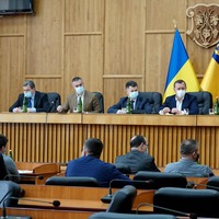 На площі Шандора Петефі бетонують основу проїжджої частини