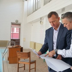 В ужгородській Класичній гімназії почали ремонт басейну