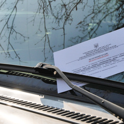 В Ужгороді попереджали водіїв за неправильне паркування