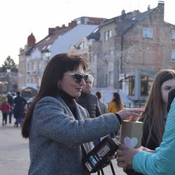 У Міжнародний день щастя школярі Ужгорода провели благодійну акцію