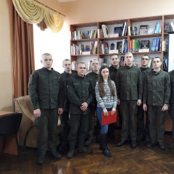 У міській бібліотеці Ужгорода провели годину-реквієм до вшанування пам’яті Героїв битви під Крутами