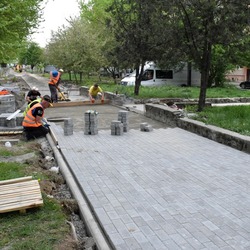 Триває капітальний ремонт вулиці Капушанської в Ужгороді