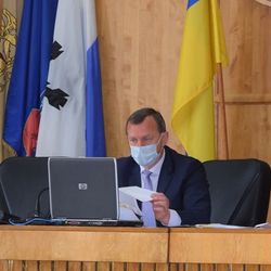 На позачерговій сесії Ужгородської міськради прийняли ряд рішент для протидії коронавірусу