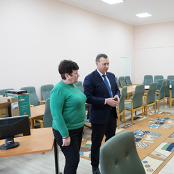 Міський голова Ужгорода Богдан Андріїв оглянув новації, запроваджені у ЗОШ № 8