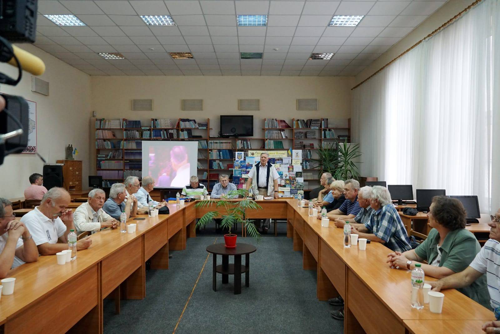 В Ужгороді відбувся круглий стіл до 30-річчя Незалежності. Спогадами ділилися керівники та депутати міськради І скликання
