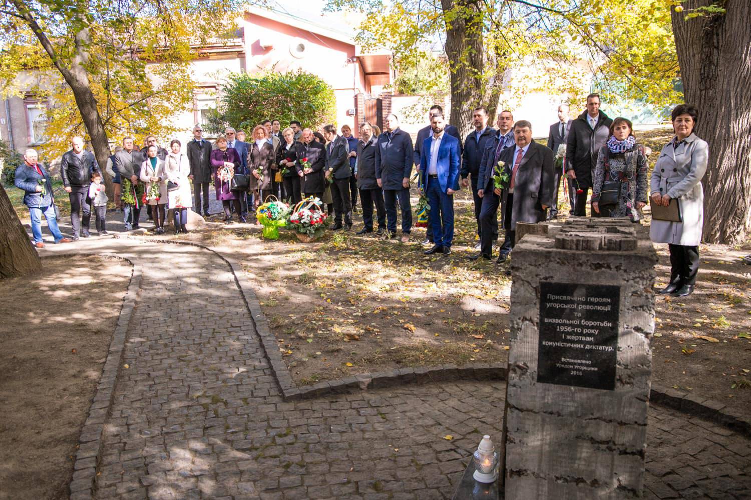 Пам'ятними заходами, покладанням квітів в Ужгороді вшанували події Угорської революції 1956 року