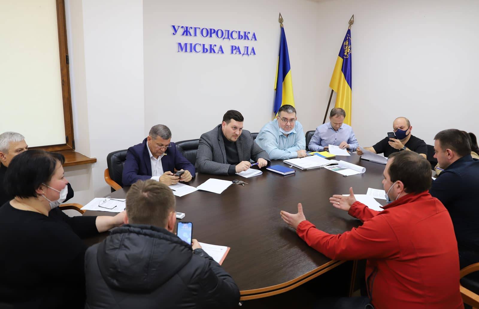 Два десятки протоколів розглянули напередодні в Ужгородській міській раді на черговому засіданні адміністративної комісії