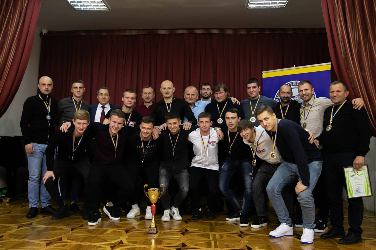 В Ужгороді нагородили переможців, призерів та учасників чемпіонату міста з футболу серед аматорських команд сезону 2021 року