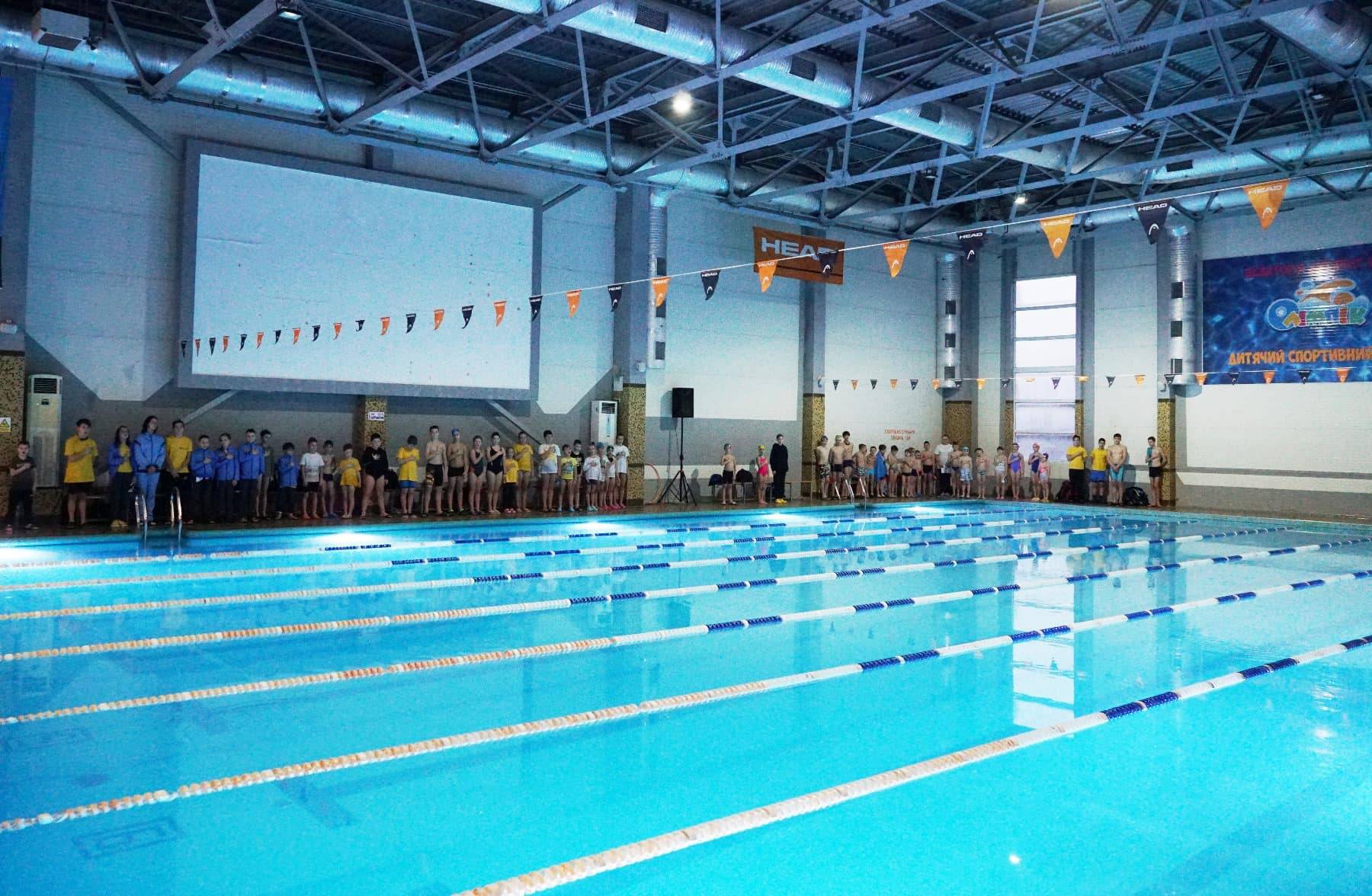 В Ужгороді відбувся святковий турнір із плавання