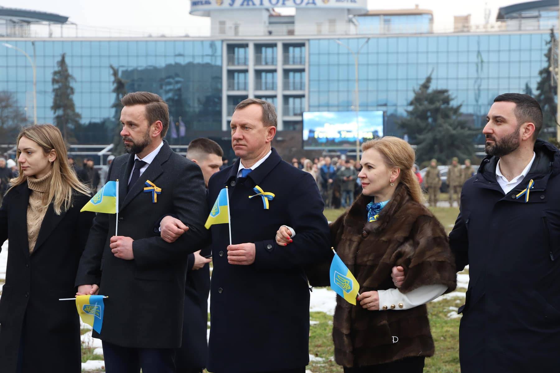 До Дня єднання в Ужгороді на найвищому у краї флагштоку підняли Державний Прапор України