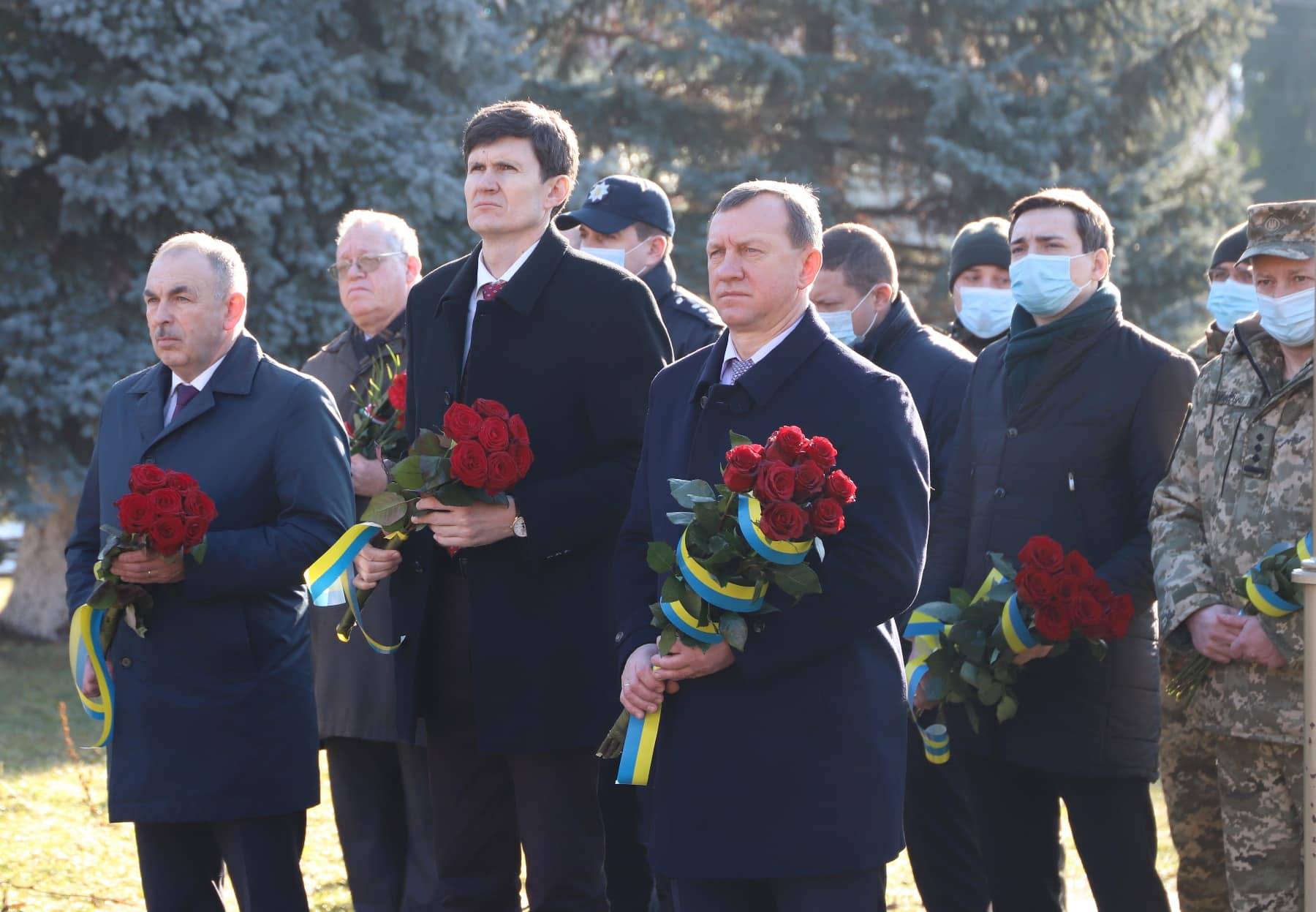 На Пагорбі Слави в Ужгороді вшанували захисників, які брали участь у боях під Дебальцевим
