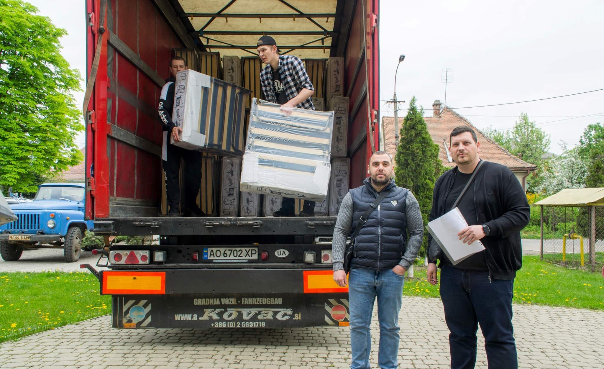350 мобільних ліжок привезли із Кошице для вимушених переселенців, які тимчасово проживають в Ужгороді