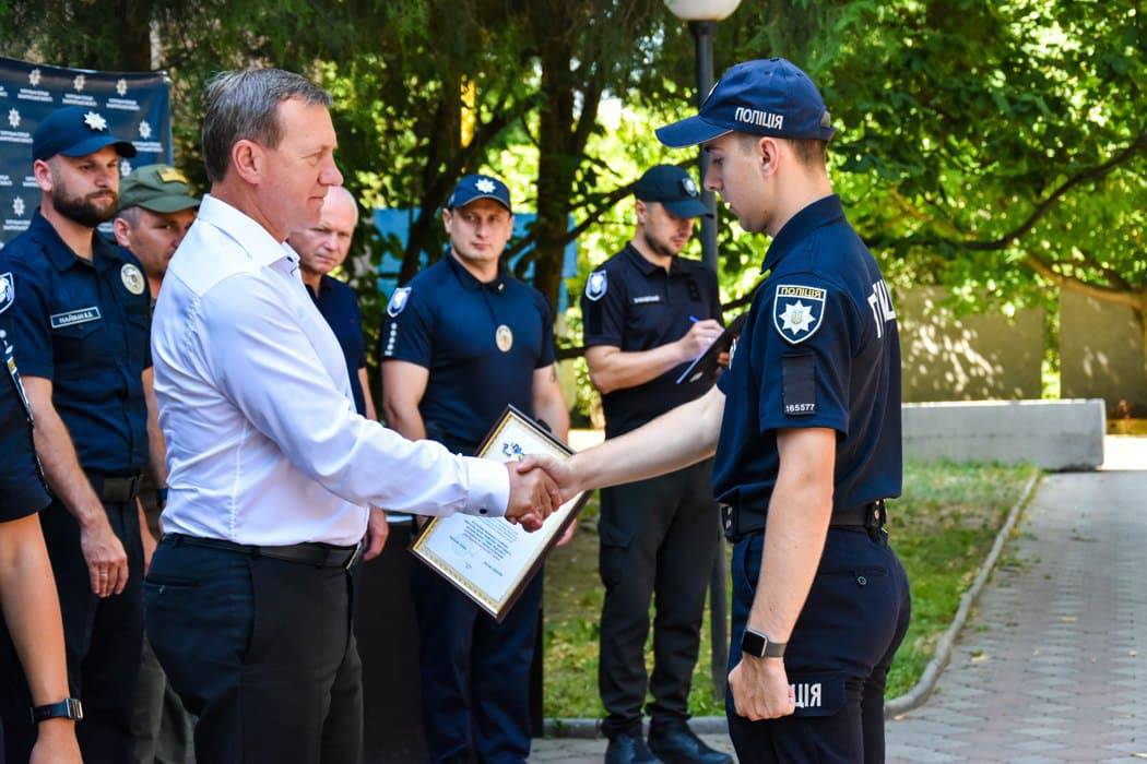 Міський голова Богдан Андріїв привітав з Днем Національної поліції патрульних Ужгорода