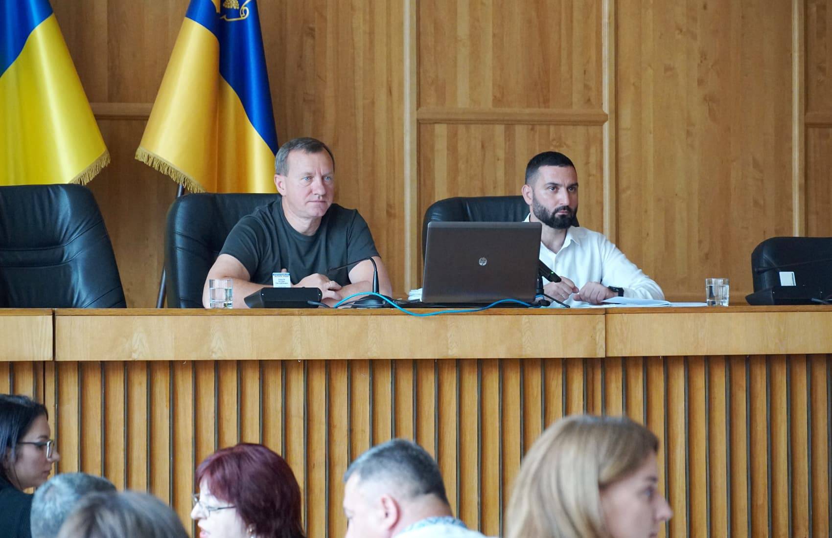 Чергова сесія Ужгородської міськради: підтримка військових, зміни до цільових програм, допомога важкохворим ужгородцям 