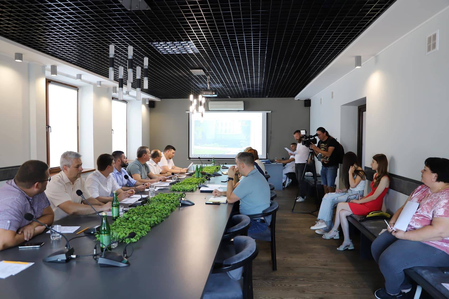 Підведення комунікацій, дозволи на літні тераси біля кафе, – рішення виконкому Ужгородської міськради 10 серпня 