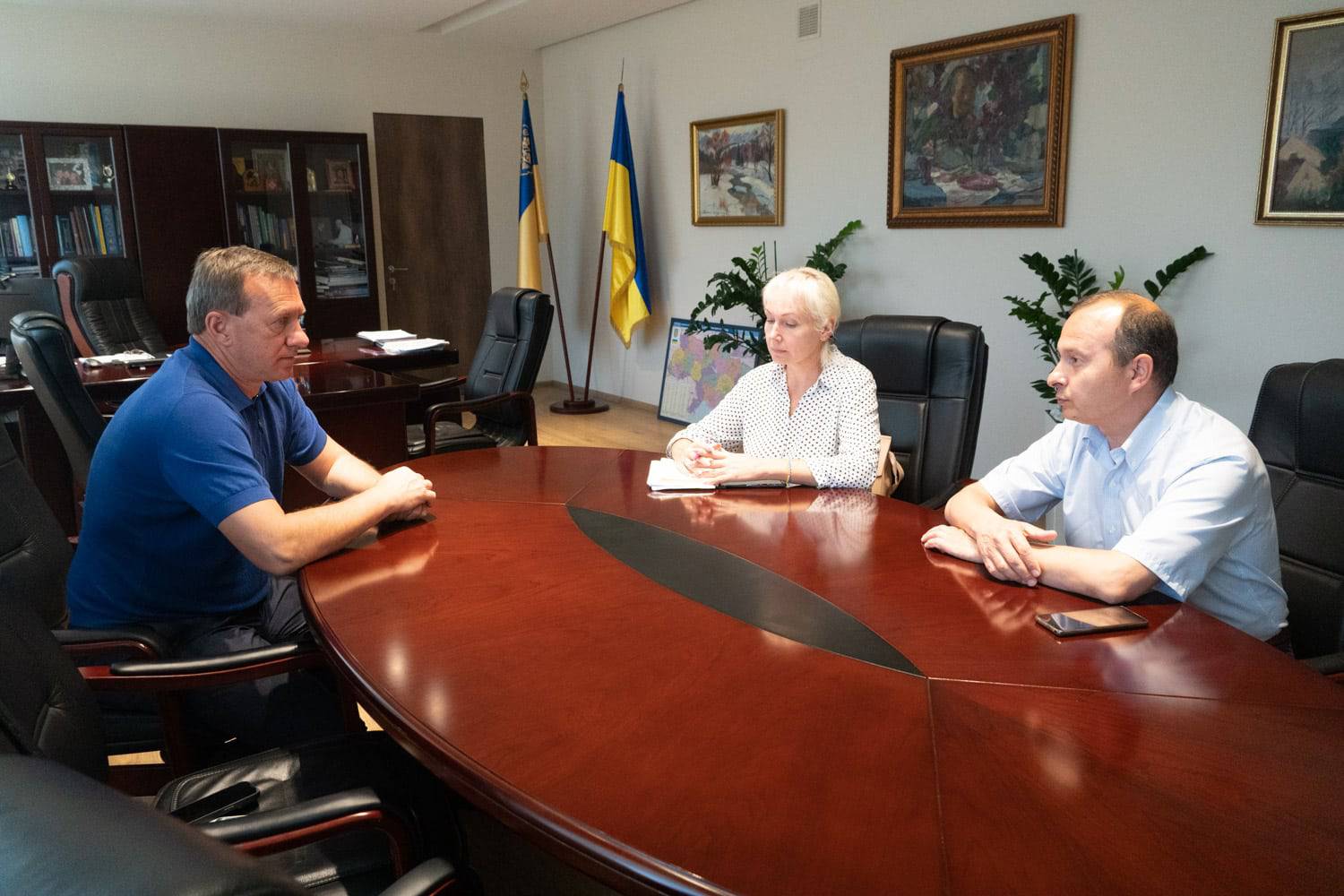 Можливість розміщення в Ужгороді жителів Покровська обговорили на зустрічі в міськраді