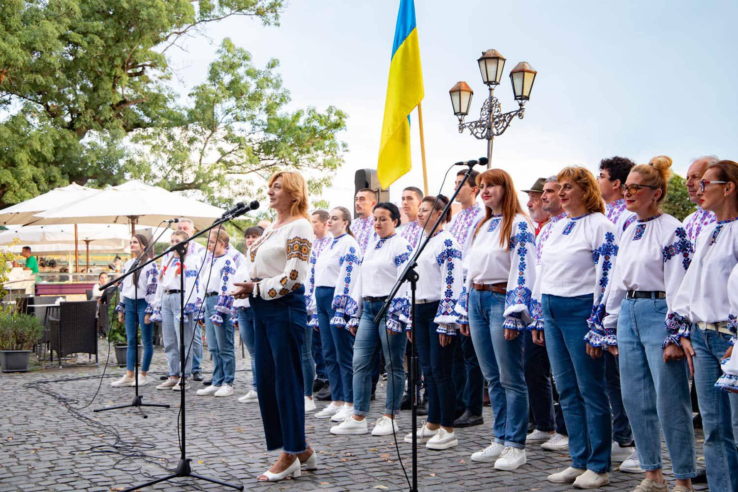 «Концерт заради Перемоги» – музичний подарунок Ужгороду до Дня міста від Закарпатського народного хору