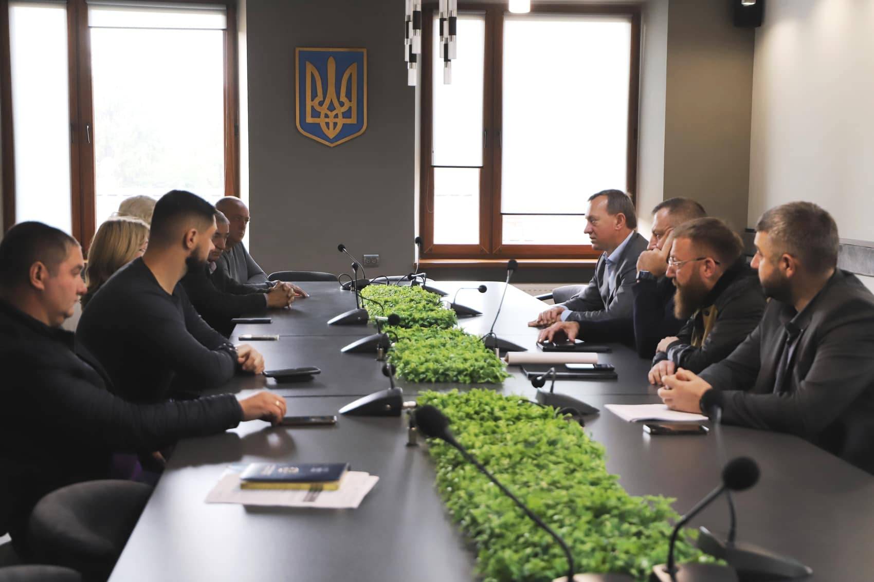 В Ужгородській міськраді відбулася зустріч із керівниками сусідніх ОТГ