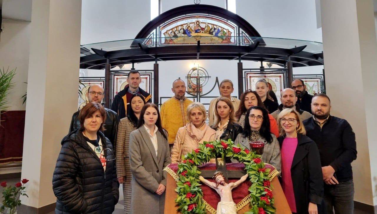 В Ужгороді сьогодні молилися за усиновителів, опікунів, піклувальників, батьків-вихователів