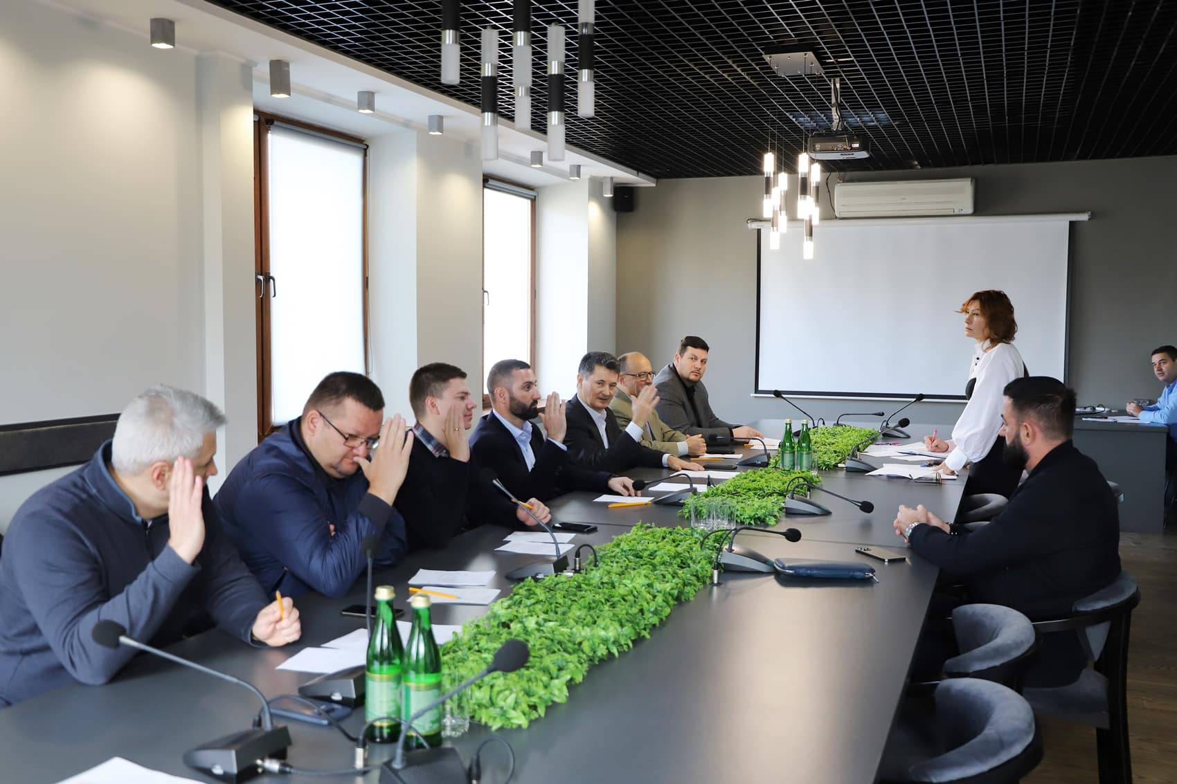 Процедуру спрощеної закупівлі зимового одягу для військових ТРО підтримали на позачерговому засіданні виконкому Ужгородської міськради