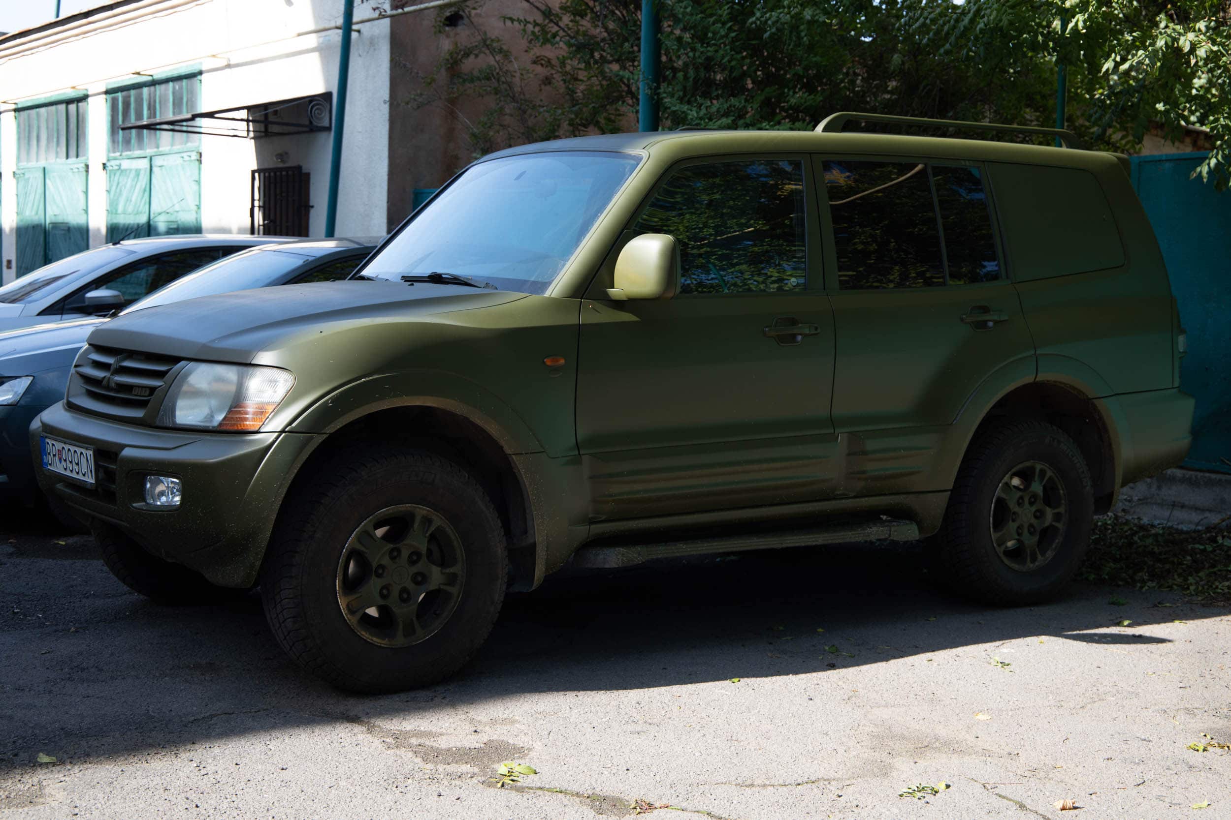 Працівники Ужгородської міської ради придбали автомобіль для українських військових