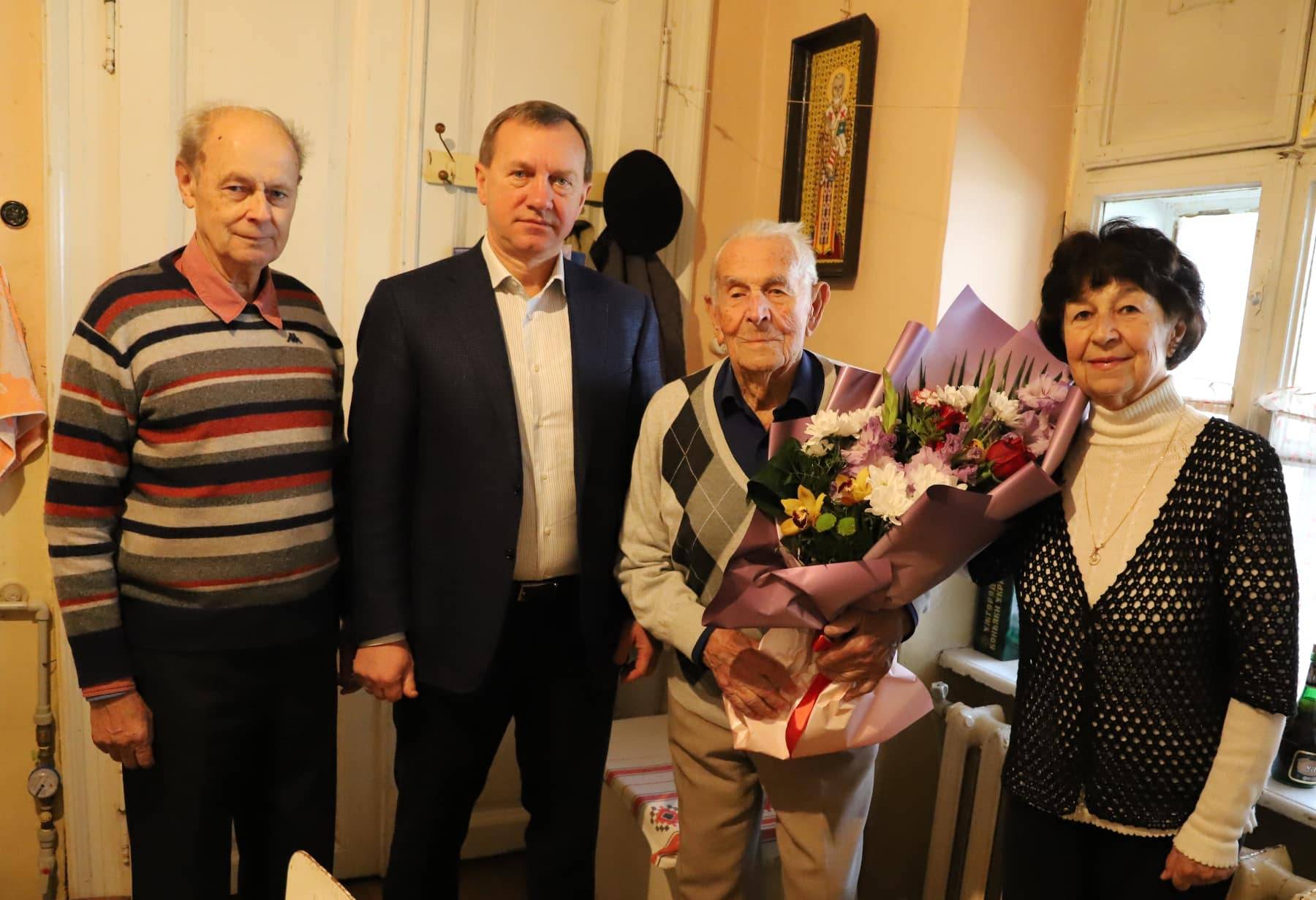 105 років у суботу відсвяткував ужгородець Микола Деревляник!