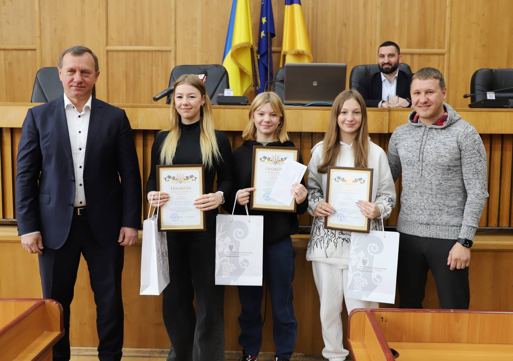 В Ужгородській міськраді відзначили спортсменів – переможців Чемпіонату та Кубку світу